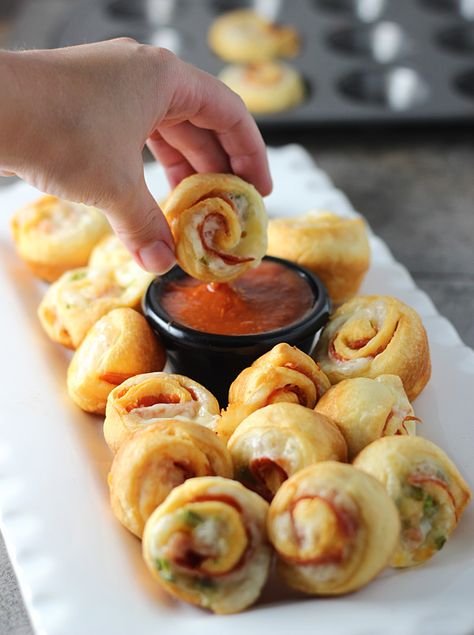 Five Ingredient Supreme Pizza Poppers! Appetiser Recipes, Pizzas, Courgettes, Appetisers, Snacks, Pizza Poppers, Supreme Pizza, Appetizer Snacks, Appetizer Recipes