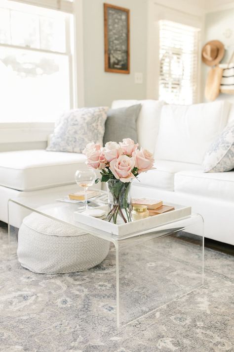 Clear acrylic coffee table in living room with white sectional and vintage rug with muted tones Apartment Living, Living Room Designs, White Sectional, White Apartment, Mesas, Living Room Sectional, Decoracion De Interiores, Table Decor Living Room, Apartment Decor