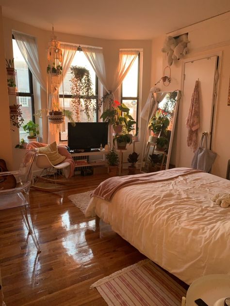 shell on Twitter: "my room during sunset at 6:58 PM, then 7:02 PM 🏮🧩… " Home Décor, Boho Chic, Home, Interior, Room Inspiration Bedroom, Room Goals, Room Ideas, Room Inspo, Bedroom Apartment