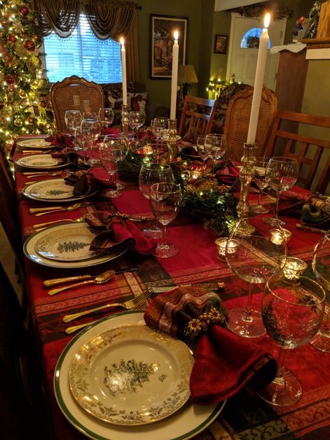 Winter, Decoration, Halloween, Christmas Dinner Table, Christmas Dining, Christmas Dining Room, Christmas Table Decorations, Christmas Tablescapes, Christmas Dinner