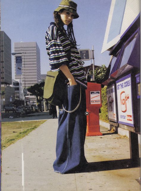 Fashion, Vogue Editorial, Hijab Outfit, Jeans, 90s Fashion, Street Wear, Street Style, 90s Denim, 2000s Fashion
