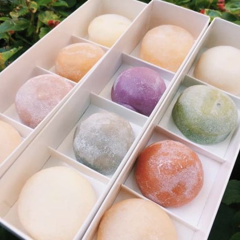 Mochi is a dessert that the Japanese created. It is a very cute little sphere that contains delicious filling. Desserts, Brunch, Mochi, Foods, Dessert, Food Cravings, Snack Recipes, Food, Foodie