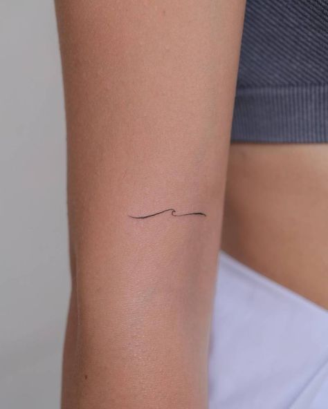 Minimalistic style wave tattoo placed on the upper arm. Tattoo, Piercing, Art, Thin Line Tattoos, Small Wave Tattoo, Simple Wave Tattoo, Wave Tattoo Design, Shoulder Blade Tattoo, Simple Arm Tattoos