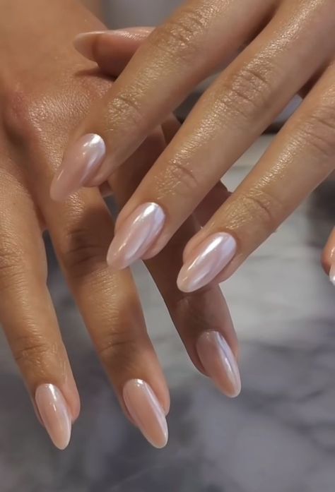Hailey bieber nails, pearly nails, clean nails, professional nails, manicure, glowy, healthy, goals, moodboard Cute Nails, Ongles, Classic Nails, Casual Nails, Pretty Nails, Sophisticated Nails, Dream Nails, Minimalist Nails, Nail Inspo