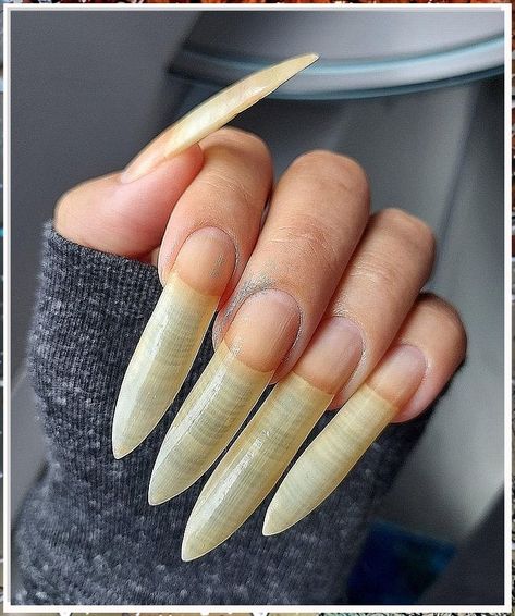 Summer nails almond is the perfect way to show your patriotism this summer. Almond nails are easy to do and only take a few minutes to apply. Design, Nail Art Designs, Ongles, Rambut Dan Kecantikan, Cute Nails, Pretty Nails, Long Natural Nails, Uñas, Classy Nails