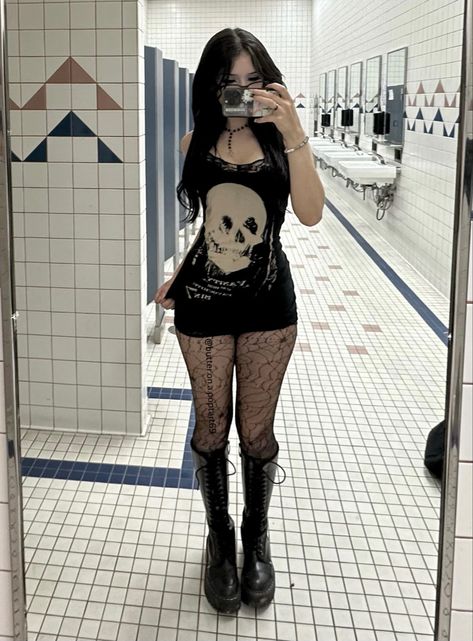 Grunge Outfits, Gothic, Grunge, Emo Style, Goth Tights, Goth Emo Outfits, Thicc Goth Outfits, Goth Y2k Outfits, Emo Goth Outfits