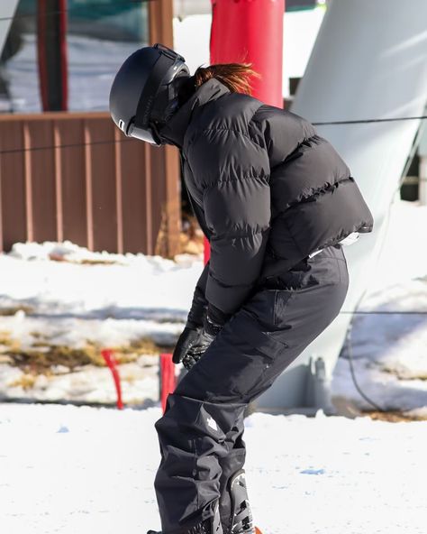 Kylie Jenner, Sports, Winter Outfits, Winter, Snow Outfit, Outfit, Inspo, Cute Snowboarding Outfits, Apres Ski Outfits