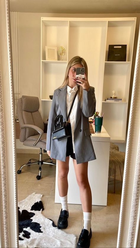 Blazer casual outfit office school loafers Casual, Casual Outfits, Office Outfits, Summer, Business Casual Outfits, Outfits, Office Outfit Summer, Casual Loafers Outfit, Outfit Office