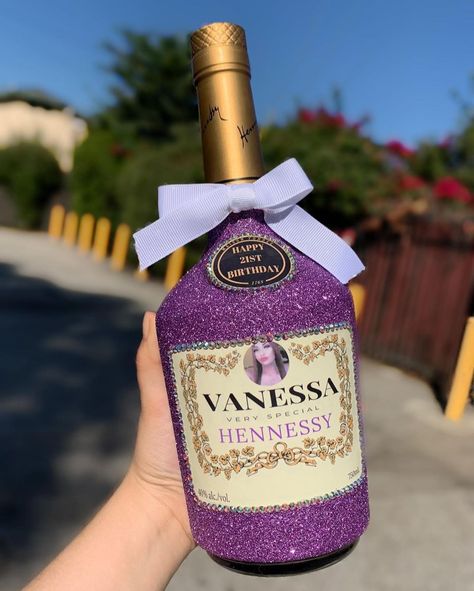 Instagram: @jloxxcustoms Crafts, Gift Ideas, Hennessy, Birthday Gift Ideas, Hennessy Bottle, Birthday Cards For Friends, 25th Birthday, 21st Birthday, 21 Birthday