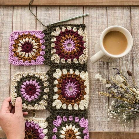 Crochet Squares, Crochet, Amigurumi Patterns, Joining Granny Squares, Granny Squares Pattern, Granny Square, Granny Square Tutorial, Granny Square Blanket, Granny Square Crochet