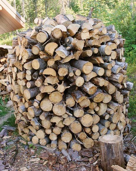circular wood pile Outdoor Living, Outdoor, Homestead Survival, Wood Shed, Firewood Storage, Outdoor Projects, Outdoor Gardens, Wood Storage, Garten Ideen