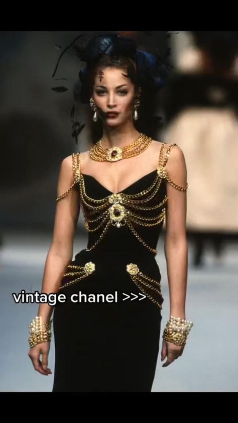 Vintage Fashion, Vintage Chanel, Fashion Models, Dior, Chanel, Haute Couture, 90s Fashion, Couture, High Fashion