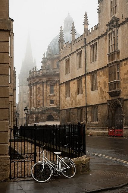 Oxford, England.......I have been here once before, would love to go again....walked through the university, loved the community. Bergen, England, London England, Destinations, Los Angeles, Edinburgh, London, Favorite Places, Places To See