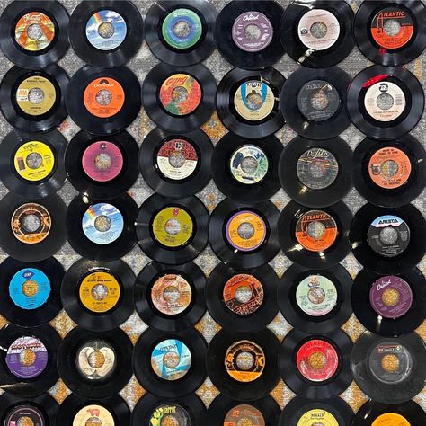 Decoration, Vintage, Architecture, Vintage Vinyl Records, Retro Record Player, Vinyl Records, Lp Record Storage, Rock And Roll Aesthetic, Music Studio