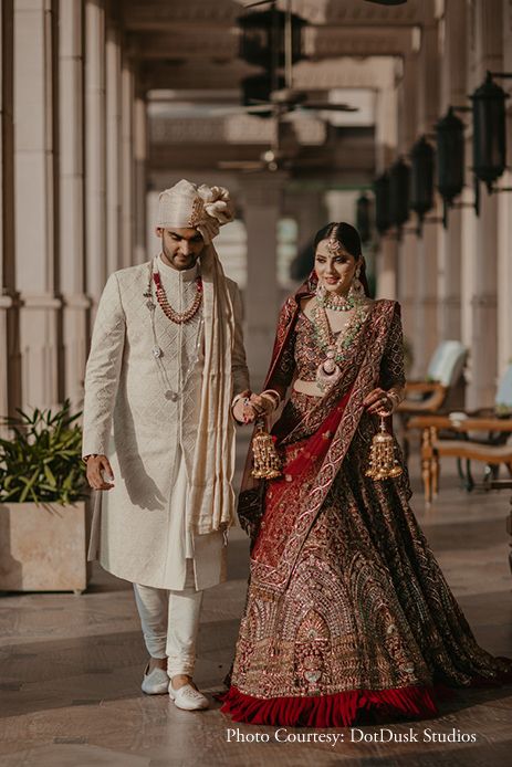 Indian Groom Wear, Indian Wedding Poses, Indian Bride, Indian Bride And Groom, Groom Indian Wedding Outfits, Indian Groom Dress, Indian Wedding Couple, Lengha, Bride Groom Photoshoot
