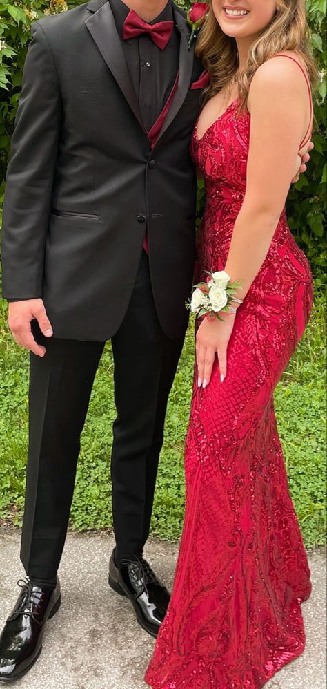 Ideas, Prom Tuxedo Ideas, Prom Couples Outfits Red, Prom Tuxedo, Red Prom Tuxedo, Black Prom Couples Outfit, Red Prom Outfits For Guys, All Black Prom Couple, Prom Suits With Red