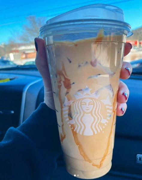 From the Caramel Frappuccino to the Salted Caramel Cold Brew to the Caramel Macchiato, these are the best Starbucks caramel drinks on the menu. #caramel #starbucks #frappuccino Caramel Brulee Latte, Starbucks Caramel, Caramel Frappuccino, Starbucks Drinks, Caramel Drinks, Ice Coffee Recipe, Iced Coffee Drinks, Secret Starbucks Recipes, Iced Caramel Coffee