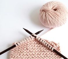 8 projets à tricoter avec une seule pelote de laine - Marie Claire Amigurumi Patterns, Tuto Tricot, Tricot Facile, Wool Projects, Snood, Tricot Crochet, Yarn Storage, Stricken, Wool