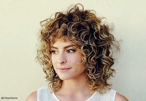 Try one of these trendy cuts that are perfect if you have curly hair. Bob Haircuts, Short Bobs, Bob Haircut Curly, Shaggy Bob Haircut, Haircuts For Curly Hair, Short Bob Haircuts, Curly Shag Haircut, Shaggy Bob, Shoulder Length Curly Hair