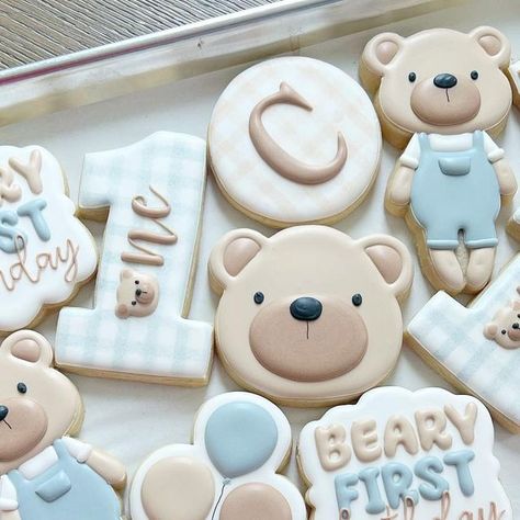 Utah Custom Royal Icing Cookies on Instagram: "Teddy bear picnic for his beary first birthday! Are you you kidding me 🥹🐻 teddy bear design to match his stuffed animal bear 😍 . . .  #cookies #royalicing #royalicingcookies #victoriascookiecompany #customsugarcookies #sugarcookies #utahcustomcookies #utahbaker #utahroyalicingcookies #decoratedcookies #cookieart #satisfying #mouthwatering #cookiedecorating #utahcookies #birthdaycookies #eventcookies #utahcountycookies #bearcookies #teddybearcookies #bearyfirstbirthday #picniccookies #teddybearpicnic" Birthday Cookies, Teddy Bear Birthday Cake, Bear Cupcakes, Teddy Cakes, Teddy Bear Cookies, Teddy Bear Cakes, Bear Cookies, Teddy Bear Birthday Party, First Birthday Cookies