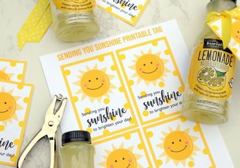 Check out my Sunshine Gift Tag Printable! A free printable that is bursting with an uplifting vibe. This is perfect for anyone who needs a little sunshine in their day. This can be added to any yellow treat. Like lemonade, yellow sports drink, butter popcorn, or a yellow bag of chips. It’s great for neighbors,… Bulldogs, Rice, Eggs, Homemade Gifts, Easter, Lemonade, Chip Bags, Flavored Lemonade, Box Of Sunshine