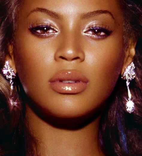 tyler on Twitter: "This photo omfg… " Beyoncé, Pink, Afro, Haar, Beautiful Black Women, Cool Hairstyles, Maquiagem, Maquillaje De Ojos, Maquillaje