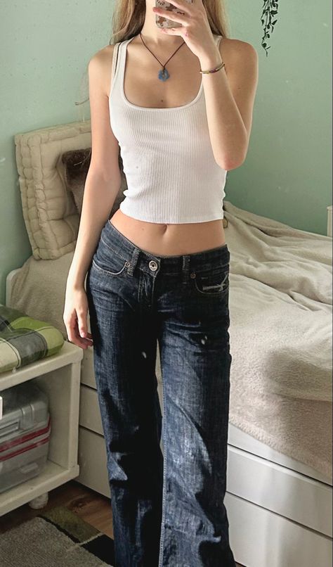 Jeans, Outfits, Low Rise Bootcut Jeans Outfits, Low Rise Jeans Bootcut, Low Waisted Baggy Jeans, Low Rise Jeans Aesthetic, Low Rise Jeans Outfit, Low Rise Jeans Aesthetic Outfit, Low Rise Jeans Outfit 2000s