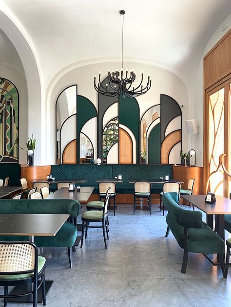 Hotels, Café Interior, Bari, Cafe Design, Restaurant Interior Design, Restaurant Interior, Restaurant, Restaurant Design, Cafe Interior Design