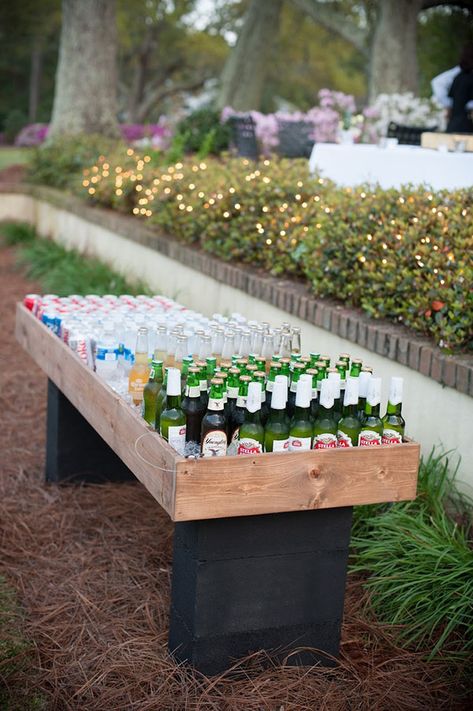 diy outdoor table drink cooler for rustic wedding ideas Apartment Therapy, Decoration, Diy Wedding Reception, Diy Outdoor Weddings, Outdoor Wedding, Bbq Wedding Reception, Wedding Bar, Backyard Wedding Bar, Wedding Drink Station