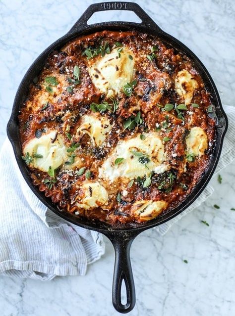 Lasagne, Healthy Recipes, Pasta, Dinner Recipes, Skillet Lasagna, Lasagna Pasta, Lasagna, Spicy Sausage, Easy Dinners