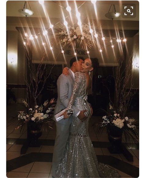 ✨Pinterest : @Seymonee Prom, Prom Couples Outfits, Prom Couples, Prom Night, Formal Prom, Vestidos De Novia, Vestidos De Noche, Prom Photos, Senior Prom