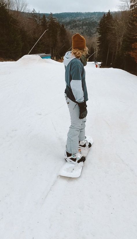 Winter, Ski Girl, Girl Snowboarding, Posen, Snowboard Hairstyles, Girl Snowboarding Outfits, Fotos, Snowboard Girl Aesthetic, Cute Snowboarding Outfits