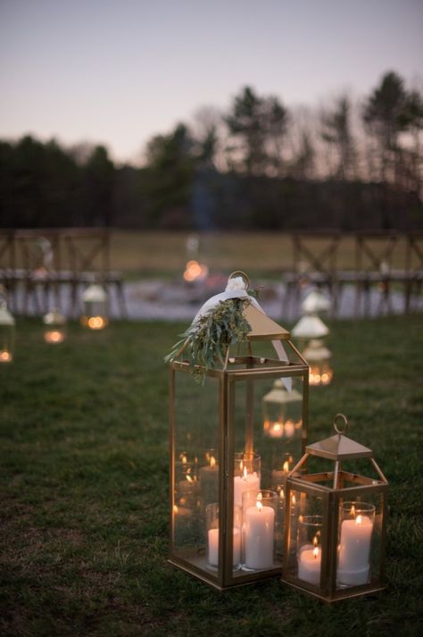 Lanterns Wedding Aisle, Lantern Decor Wedding, Outdoor Wedding Candles, Candle Lit Wedding Ceremony, Outdoor Wedding Lanterns, Lantern Wedding Ceremony, Wedding Lanterns, Candle Lanterns Wedding, Hanging Lanterns Wedding