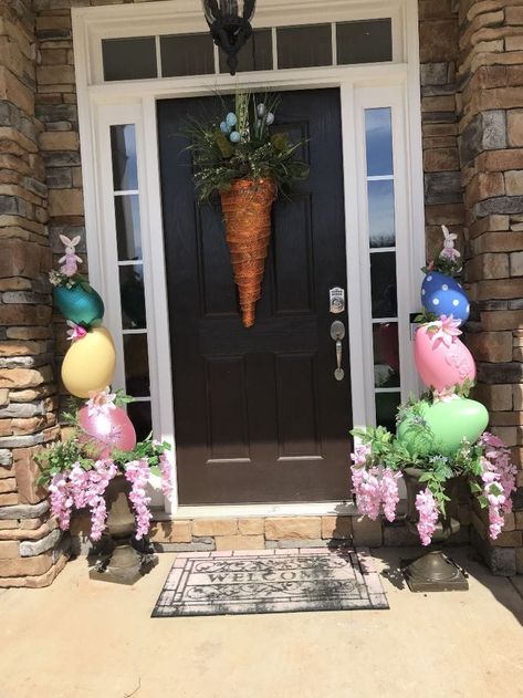 Are you looking for easter decorations for your front porch? Try these Easter decorations, make them all by yourself and make decorating for Easter fun! #easter #decor Diy, Decoration, Easter Porch Decor, Easter Front Porch, Easter Front Porch Decorations, Easter Front Door, Easter Front Porch Decor, Easter Door, Easter Decorations Outdoor