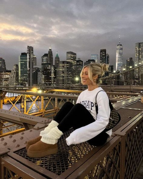 Instagram, New York Instagram Pictures, Nyc Instagram Pictures, New York Aesthetic Girl Outfit, New York Aesthetic Outfits, New York Lifestyle Aesthetic, New York Aesthetic Outfits Winter, Nyc Instagram, New York Fits