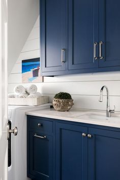 Naval - Sherwin Williams Blue Paint Colors New Kitchen, Design, Modern, Shabby, House, Blue Cabinets, Kitchen Colors, Kitchen Paint, Painting Cabinets
