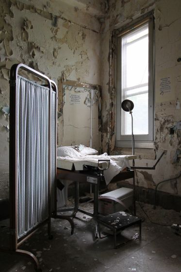 Gynecology exam chair in a New Jersey asylum Abandoned Houses, Design, Home, Architecture, Abandoned Hospital, Abandoned Asylums, Abandoned Buildings, Psychiatric Hospital, Abandoned Places