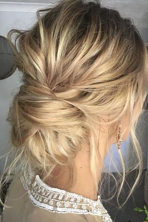 Chic And Easy Wedding Guest Hairstyles ❤ See more: http://www.weddingforward.com/wedding-guest-hairstyles/ #weddings Chignon Bun, Long Hair Styles, Coiffure Chignon, Updo, Hair Updos, Easy Wedding Guest Hairstyles, Hairstyles For Thin Hair, Short Hairstyle, Hairdo