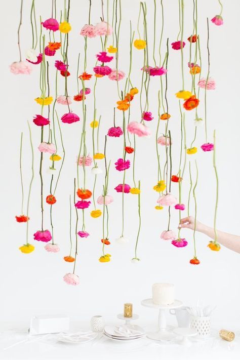 DIY hanging floral installation | sugar and cloth Home-made Party, Paper Flowers, Diy, Craft Wedding, Hanging Flowers, Diy Decor, Diy Hanging, Diy Backdrop, Diy Wedding