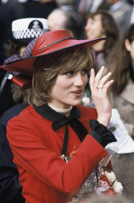 Princess Diana wore hats with hidden combs in them. - Cosmopolitan.com Lady, Queen, Duchess Of Cambridge, Royals, Kate Middleton, Royal Family, Prince William And Harry, Lady Diana Spencer, Lady Diana