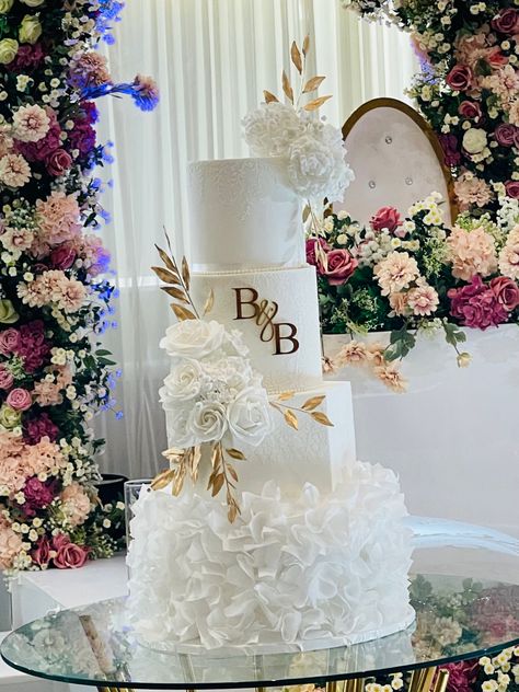 Wafer paper wedding cake Wedding Cake Designs, Fancy Wedding Cakes, Wedding Cake Decorations, Wedding Cake Neutral, Simple Wedding Cake, Big Wedding Cakes, Wedding Cake Elegant Classy, Modern Wedding Cake, Wedding Cake Designs Elegant