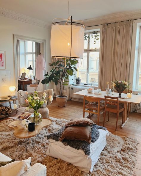 Elsa Billgren on Instagram: “Ett vardagsrum jag gillar 🍃” Home, Interior, Elle Décor, Inredning, Elle Decor, Cozy House, Living Spaces, Interieur, Apartment Decor