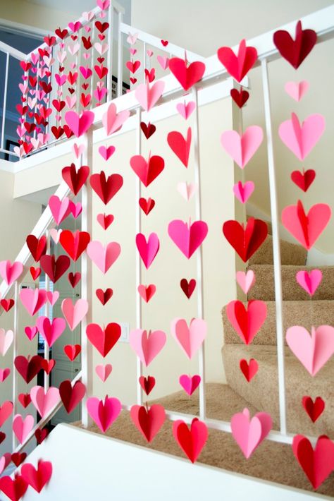 Decorate with hearts for Valentine's Day, a wedding, or just because. Click here for 25 Easy Paper Heart Crafts Tutorials.#thecraftyblogstalker#paperheartcrafts#paperhearts#diyvalentines Decoration, Diy, Diy Valentines Decorations, Paper Garland, Paper Hearts, Diy Decor, Valentine Decorations, Diy Valentine's Day Decorations, Valentines Day Decorations