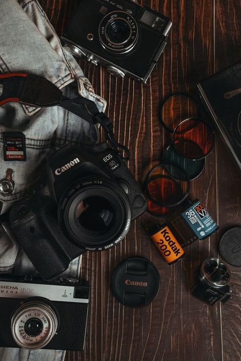 check the link for a pack of photography equipment every photographer needs Nikon, Vintage Cameras, Camera Photography, Photography Camera, Camera Life, Dslr Camera Images, Camera Nikon, Camera Wallpaper, Camera Equipment