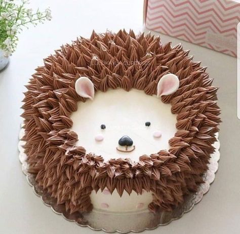 Woodlands Dessert Ideas: Fox Cookies, Bear Cakes and More! Woodlands desserts and goodies are the icing on the cake of a good Woodlands party. I'm sharing fun ideas for Woodland desserts today. #parties #desserts #woodlands #baking #kidbirthday #birthdays Cake, Dessert, Cupcake Cakes, Fondant, Cake Designs, Bear Cakes, Kids Cake, Hedgehog Cake, Fox Cookies
