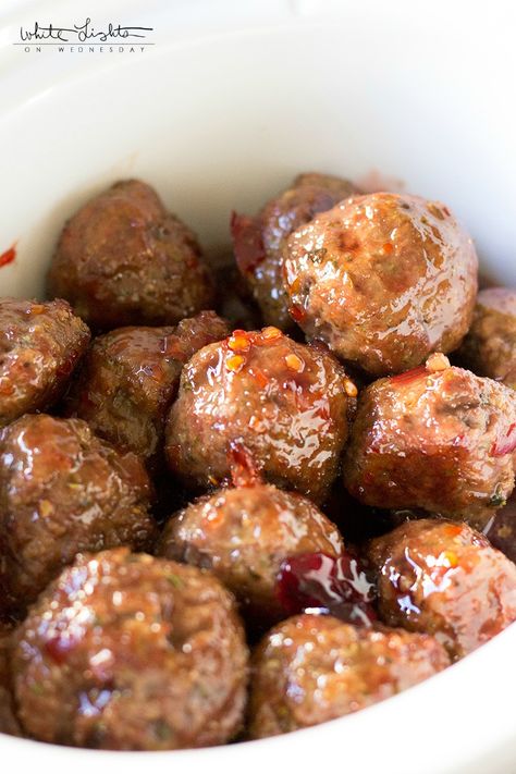 Classic Cocktail Meatballs - White Lights on Wednesday Parties, Appetiser Recipes, Hamburg, Sauces, Dips, Snacks, Cocktail Meatballs, Cocktail Meatballs Crockpot, Appetizer Meatballs