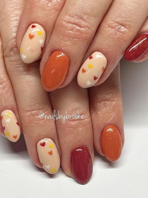 thanksgiving nails: burnt orange with tiny hearts Fall Nails Thanksgiving, Thanksgiving Nail Design, Thanksgiving Fall Nails, Easy Thanksgiving Nails, Thanksgiving Nail Designs Gel, Thanksgiving Nail Designs Fall Simple, Thanksgiving Nail Ideas Simple, Thanksgiving Gel Nails, Cute Thanksgiving Nail Designs