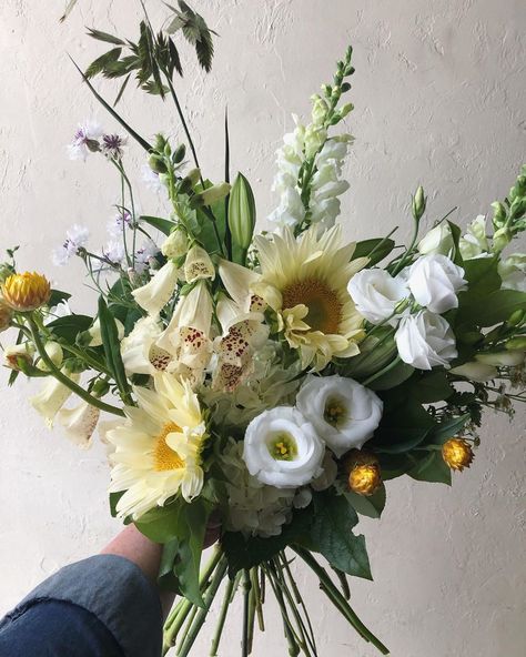 B O T A N Y {floral studio} on Instagram: “Summer bouquet of sunflowers, lisianthus, strawflower, sea oat grasses, freesia, foxgloves, hydrangea, snapdragons, feverfew, and touches…” Studio, Ankara, Summer, Bouquets, Gardening, Sunflowers, Taurus, Floral, Instagram