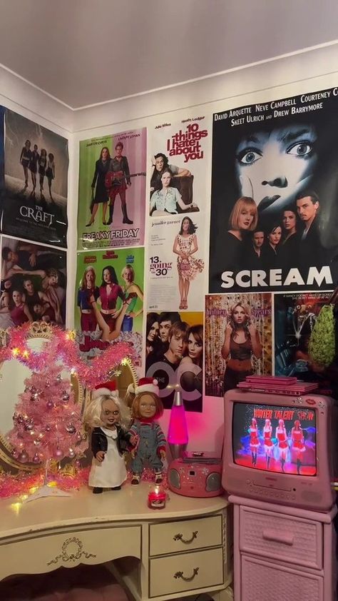 Teen Room Décor, Wardrobes, Halloween, Barbie, Kawaii, Early 2000s Room, 2000s Room Decor, 2000s Room Aesthetic, 2000s Bedroom Aesthetic