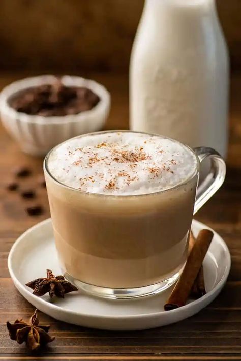 This dirty chai latte is sweet and spicy and so easy to make at home with just a handful of ingredients. Foods, Bakken, Koken, Chai, Latte, Food, Dirty Chai, Winter Drinks, Chai Latte